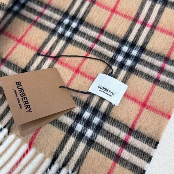 Burberry Fringed Designer Shawl - Picture 2 of 6